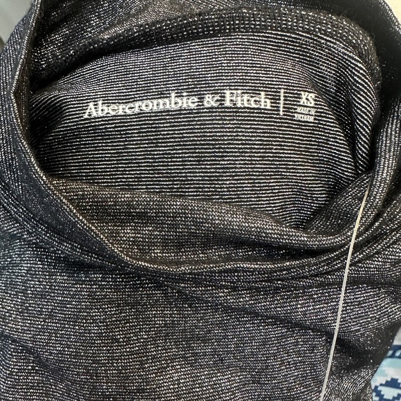 NWT Abercrombie Long-Sleeve Metallic Sparkle Mockneck Top - Size Small - Picture 2 of 3